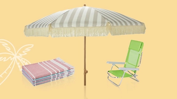 Toalhas, chapéus de sol e cadeiras de praia